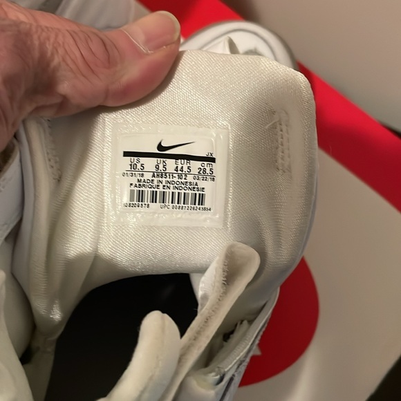 Nike Air Maestro II LTD Shoes - Picture 14 of 16